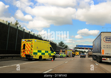 Verkehrsunfall auf der Autobahn M25 Chertsey, Surrey Stockfoto