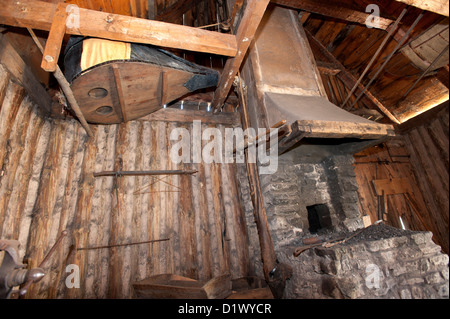 Replik der Schmiede, die im 17. Jahrhundert Französisch Jesuit Mission gefunden. Stockfoto