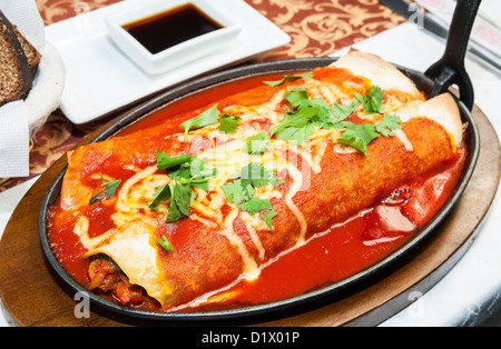 Mexikanisches Essen Restaurant auf einem weißen Teller Stockfoto