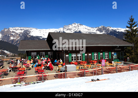 Restaurantbar im Zentrum von Grindelwald, Schweizer Alpen, Jungfrau - Aletsch; Berner Oberland; Schweiz; Europa Stockfoto