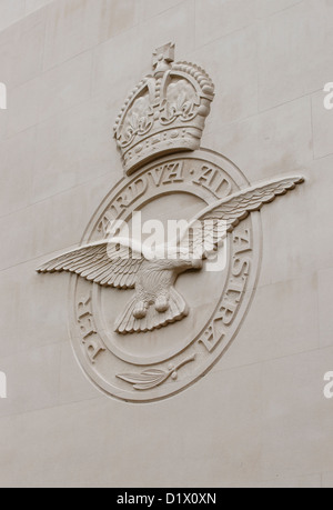 Die Skulptur innerhalb der Bomber Command Gedenkstätte in Green Park, London. Bomber Command Gedenkstätte Royal Air Force London RAF Stockfoto