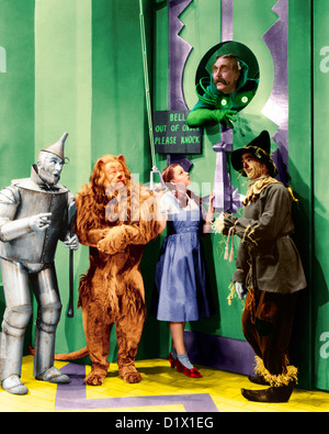 DER Zauberer von OZ 1939 MGM film mit von links: Buddy Ebsen, Bert Lahr, Judy Garland, Frank Morgan, Ray Bolger Stockfoto