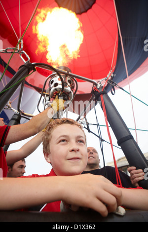 Bristol Heißluftballons aufgeblasen im Lloyds Amphitheatre Stockfoto