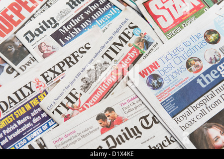 Die Titelseiten und Mastertitel der nationalen Tageszeitungen UK britisches Englisch Stockfoto