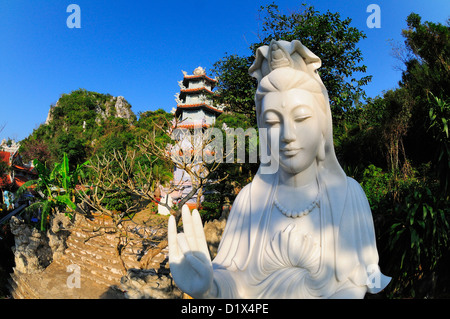 Marmorstatue des Bodhisattva, Thuy Son, Marble Mountain (ngu Hanh Sohn) Vietnam Stockfoto