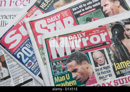 Die Titelseiten und Mastertitel des Königreichs "Red Top" Tabloid Boulevardpresse nationalen Tageszeitungen Sun Star Spiegel britisches Englisch Stockfoto