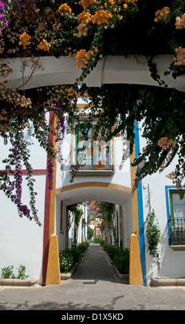 Malerischen Seitenstraßen rund um das Hafengebiet in Puerto Mogan, Gran Canaria. Stockfoto