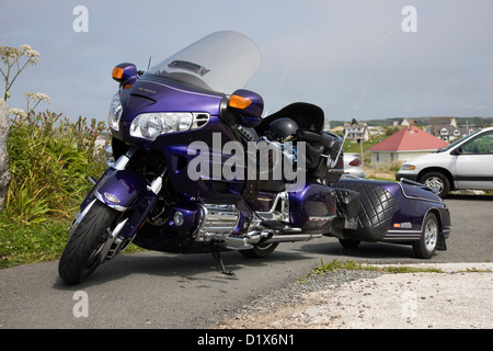 Touring Honda Motorrad mit Anhänger Stockfoto