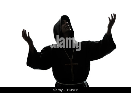 ein kaukasischer Mann Priester beten Silhouette im Studio isoliert auf weißem Hintergrund Stockfoto