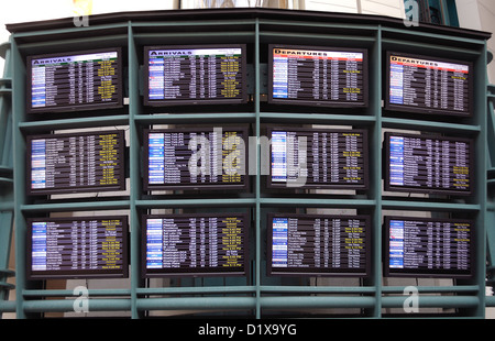 Flughafen-Ankunft und Abreise planen board Stockfoto