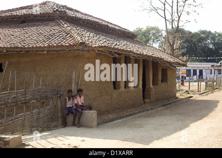 Typische Lehmhaus, Gond Stamm, Gadchiroli, Maharashtra, Indien. Stockfoto