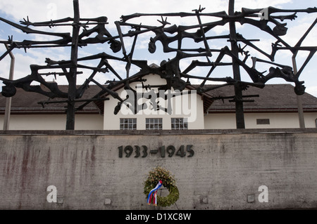 Skulptur für Stacheldraht an der deutschen Konzentrationslager Dachau, außerhalb Münchens Stockfoto