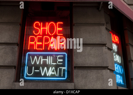 Schuh-Reparatur Shop Leuchtreklame Stockfoto