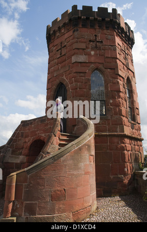 Lauras Turm, eine Torheit, gebaut von Thomas Telford in rotem Sandstein normannische Burg in Shrewsbury Stockfoto