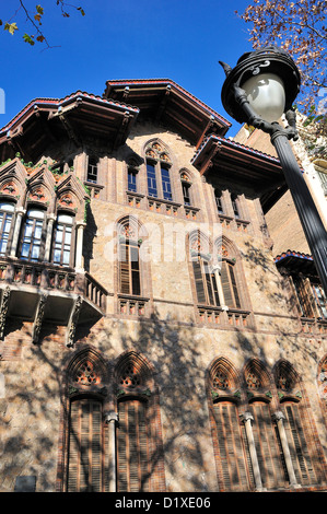 Barcelona, Katalonien, Spanien. Casa Golferichs (Joan Rubio Bellver, 1901-02) auf Gran Via Dels Corts Catalanes. Stockfoto