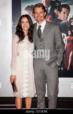 Abigail Spencer, Andrew Pruett im Ankunftsbereich für GANGSTER SQUAD Premiere, Graumans Chinese Theatre, Los Angeles, CA 7. Januar 2013. Foto von: Emiley Schweich/Everett Collection Stockfoto