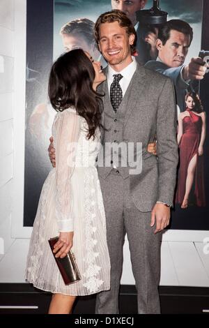 Abigail Spencer, Andrew Pruett im Ankunftsbereich für GANGSTER SQUAD Premiere, Graumans Chinese Theatre, Los Angeles, CA 7. Januar 2013. Foto von: Emiley Schweich/Everett Collection Stockfoto