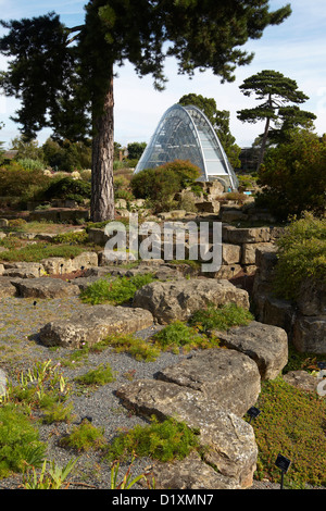 Davies Alpine House gesehen von der Steingarten, Kew Gardens, London, UK Stockfoto