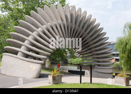 Der Quantensprung Darwin bi-centenary Memorial in Mardol Quay Gärten, Shrewsbury. Es kostet £450.000 und wurde im Jahr 2009 vorgestellt. Stockfoto