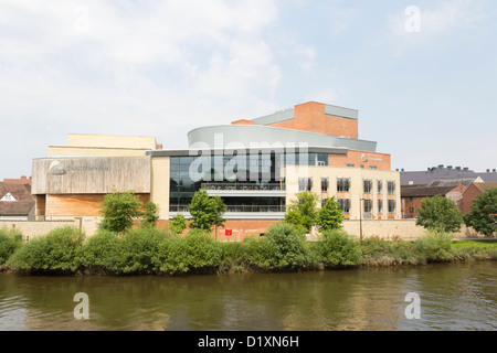 Die TheatreSevern Gebäude am Ufer des Flusses Severn in Shrewsbury.  Zu einem Preis von £ 28 Millionen erbaute eröffnet es 2009. Stockfoto