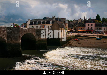 Der Hafen von Auray, St. Goustine am Fluss Auray, Frankreich. Stockfoto