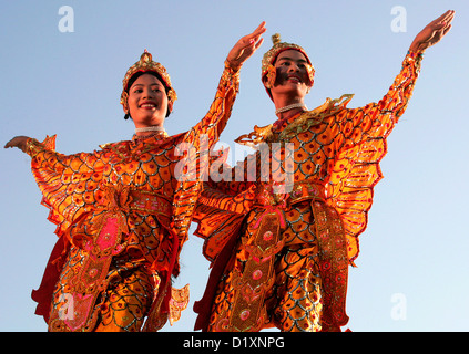 Traditionellen Tänzer birmanischen im Thanlwin Hotel in Moulmein (Mawlamyaing), Mon-Staat, Burma (Myanmar), Südost-Asien Stockfoto