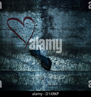 die Hand und von einem Mann in schwarzen Handschuh erreicht durch ein Loch in einer Wand für ein Herz Stockfoto