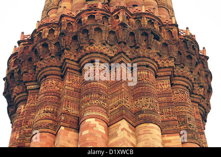 Detail der Qutub Minar / Qutb Minar, UNESCO-Weltkulturerbe und höchste Minarett in Delhi, Indien Stockfoto