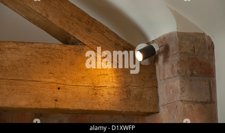 Nahaufnahme des schönen Eichenbalken in einem kürzlich umgebauten Scheune. Stockfoto