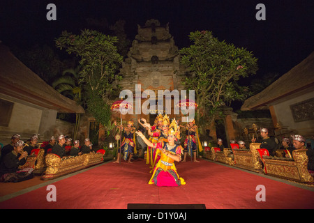 Traditioneller balinesischer Tanz an the Ubud Palast, Ubud, Bali, Indonesien Stockfoto