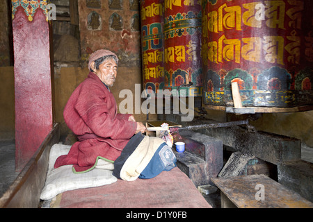 Alter Mann im Kloster Tawang, Arunachal Pradesh, Indien Stockfoto