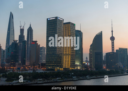 Pudong-Skyline bei Nacht, Shanghai, China Stockfoto