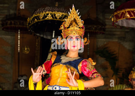 Traditioneller balinesischer Tanz an the Ubud Palast, Ubud, Bali, Indonesien Stockfoto