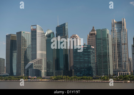 PU Jiang Shuanghui Gebäude und China Merchants Bank Herrenhaus am Ufer des Huangpu-Flusses, Lujiazui Pudong, Shanghai Stockfoto