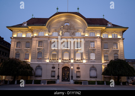 Schweizerischen Nationalbank beleuchtet in der Nacht, Bern; Schweiz; Europa Stockfoto