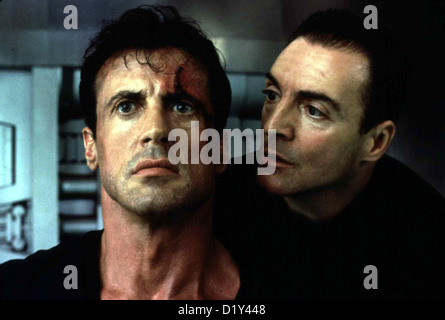 Judge Dredd Judge Dredd Sylvester Stallone, Armand Assante Rico (Armand Assante) Haengt Judge Dredd (Sylvester Stallone) Stockfoto