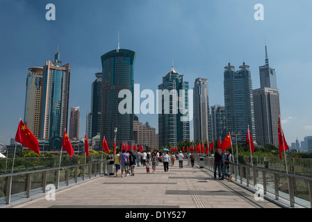 Blick auf die Skyline von Pudong von IFC Shopping-Mall, Shanghai International Finance Centre, Shanghai Stockfoto