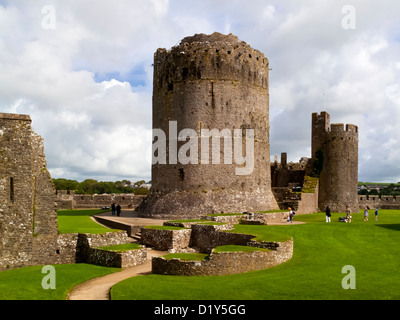 Pembroke Castle ein Norman teilweise zerstörte Gebäude aus Stein gebaut, nach 1189 Pembrokeshire South Wales UK Stockfoto