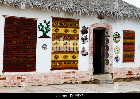 Außenansicht eines Shops mit Souvenirs in Todos Santos, Baja, Mexiko Stockfoto