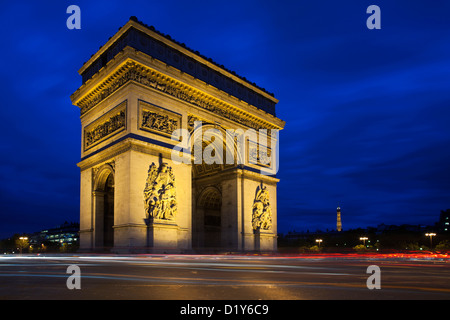 Arc de Triomphe in Paris Charles de Gaulle entgegenbringen. Stockfoto