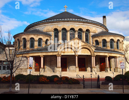 Greek Orthodox Cathedral von der Verkündigung an Preston St. in Baltimore, MD, an einem sonnigen Wintertag. Stockfoto