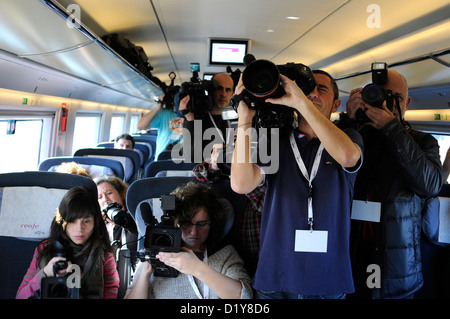 Presse besucht die Eröffnungen der neuen Hochgeschwindigkeits-Eisenbahnstrecke (AVE) die Route von Barcelona bis zur französischen Grenze Katalonien SP Stockfoto