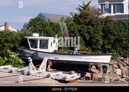 Angelboot/Fischerboot im Trockendock. Perkins Cove, Ogunquit, Maine. Stockfoto