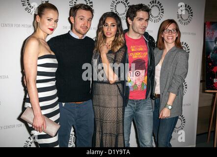 Sam Huntington, Meaghan Rath, Sam Witwer, Kristen Hager, Anna Fricke in Anwesenheit für das Paley Center for Media präsentiert einen Abend mit Syfy BEING HUMAN, Paley Center for Media, Beverly Hills, CA 8. Januar 2013. Foto von: Emiley Schweich/Everett Collection/Alamy Live-Nachrichten Stockfoto