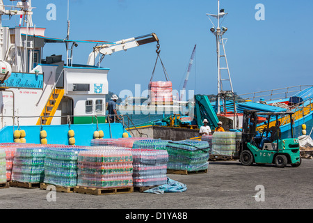 Entladung Softdrinks in Victoria, Mahé, Seychellen Stockfoto