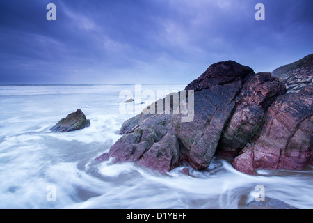 Dämmerung nähert sich über Treganhawke Strand Whitsand Bay Cornwall UK Stockfoto