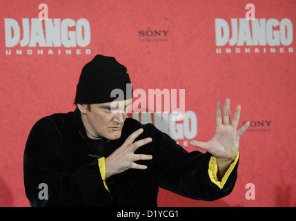 US-Regisseur Quentin Tarantino stellt bei einem Fototermin für seinen neuen Film "Django Unchained" in Berlin, Deutschland, 8. Januar 2013. Der Film soll auf seinem Bildschirm in Deutschland am 17. Januar 2013. Foto: Britta Pedersen Stockfoto