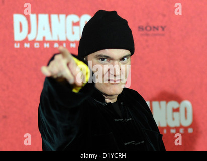 US-Regisseur Quentin Tarantino stellt bei einem Fototermin für seinen neuen Film "Django Unchained" in Berlin, Deutschland, 8. Januar 2013. Der Film soll auf seinem Bildschirm in Deutschland am 17. Januar 2013. Foto: Britta Pedersen Stockfoto