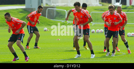 FC Bayern Muenchen Franck Ribery (L-R), Diego Contento, Mario Gomez, Philipp Lahm Und Arjen Robben Praxis auf dem Platz in Doha, Katar, 8. Januar 2013. Das Team verbleibt bis 9. Januar 2013 in Katar. FOTO: PETER KNEFFEL Stockfoto