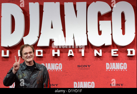 US-Regisseur Quentin Tarantino kommt für die Premiere des neuen Films "Django Unchained" Cinestar-Kinos in Berlin, Deutschland, 8. Januar 2013. Der Film sollte in den deutschen Kinos am 17. Januar 2013 veröffentlicht werden. FOTO: BRITTA PEDERSEN Stockfoto